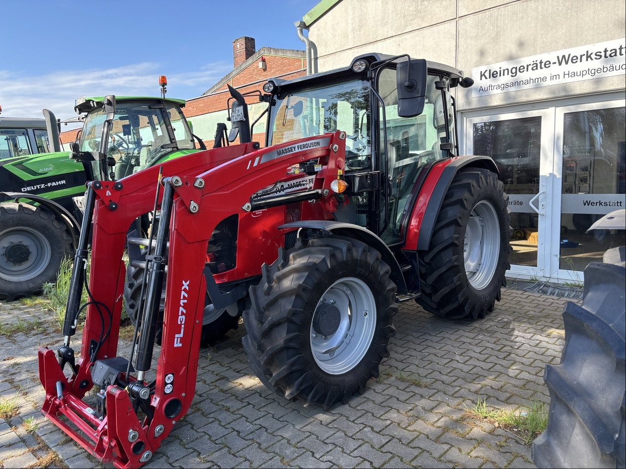 Massey Ferguson 4710 M Cab Essential Dyna 2 - جرار: صور 1 Massey Ferguson 4710 M Cab Essential Dyna 2 - جرار: صور 1