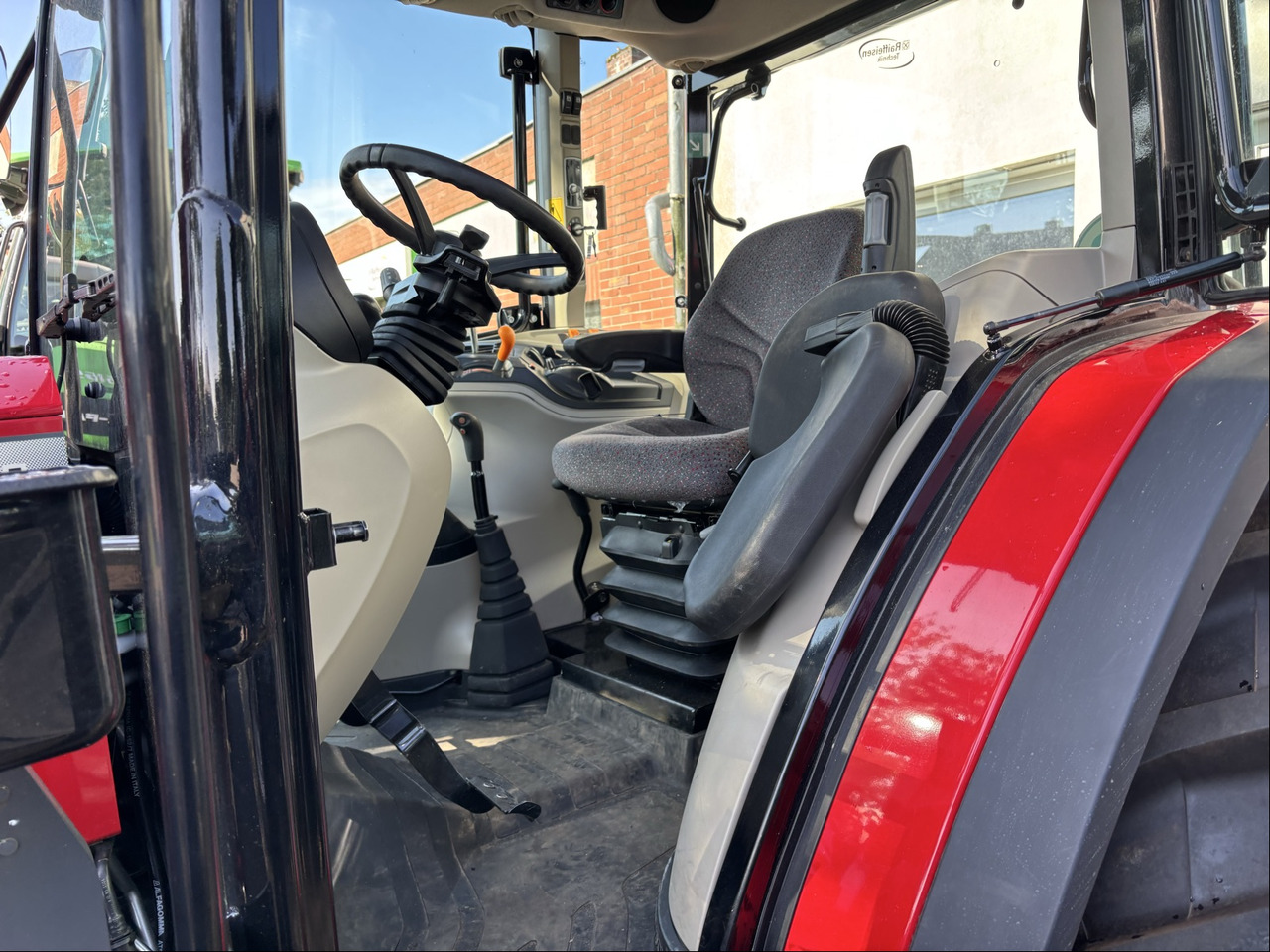 Massey Ferguson 4710 M Cab Essential Dyna 2 - جرار: صور 5 Massey Ferguson 4710 M Cab Essential Dyna 2 - جرار: صور 5