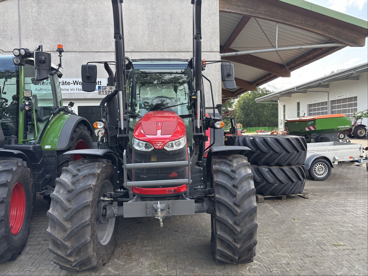 Massey Ferguson 5711M Dyna-4 4WD Cab - جرار: صور 5 Massey Ferguson 5711M Dyna-4 4WD Cab - جرار: صور 5