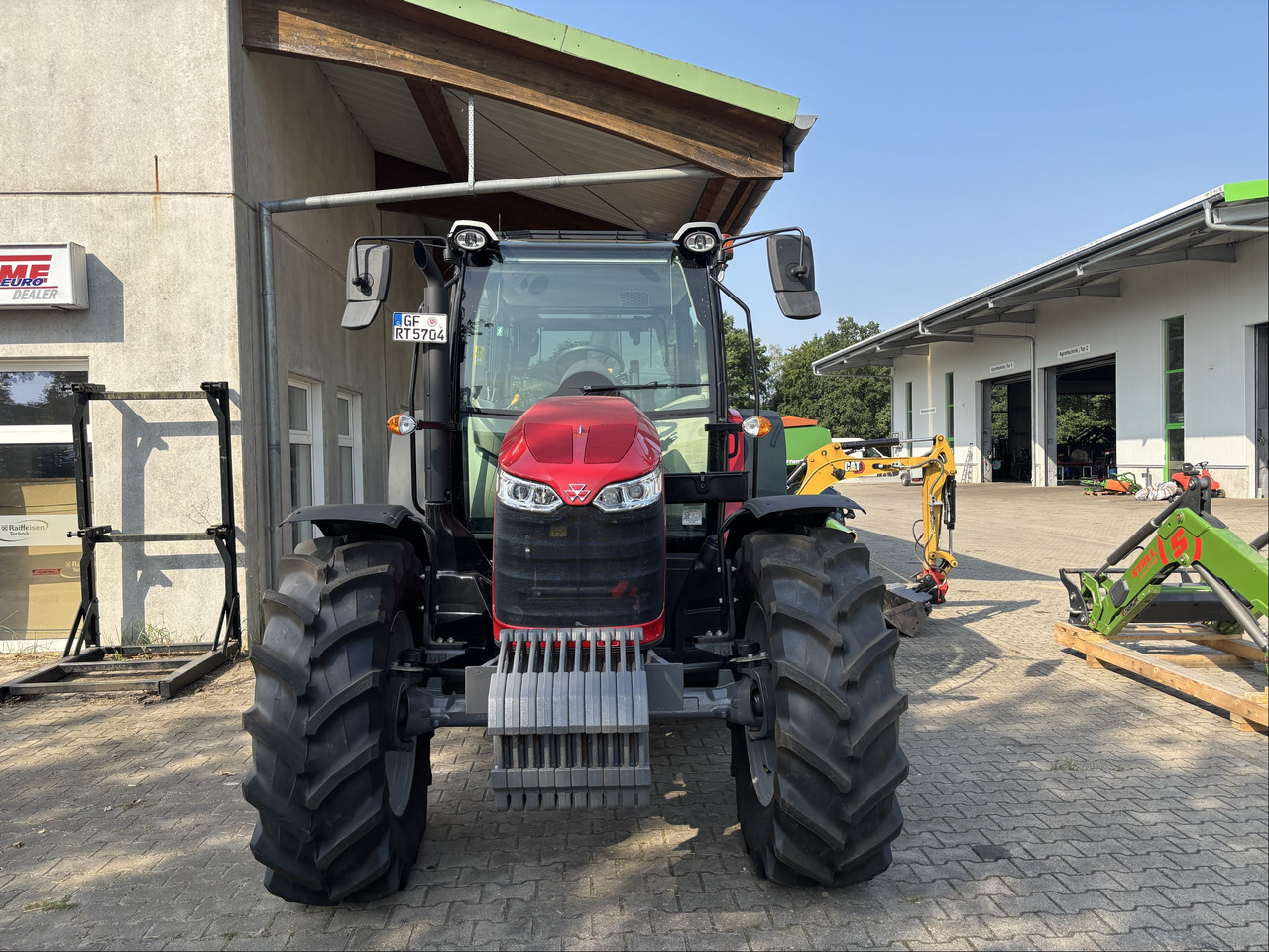 Massey Ferguson 5712M 4WD Cab Essential - جرار: صور 4 Massey Ferguson 5712M 4WD Cab Essential - جرار: صور 4