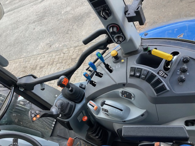 New Holland T5.100 - جرار: صور 4 New Holland T5.100 - جرار: صور 4