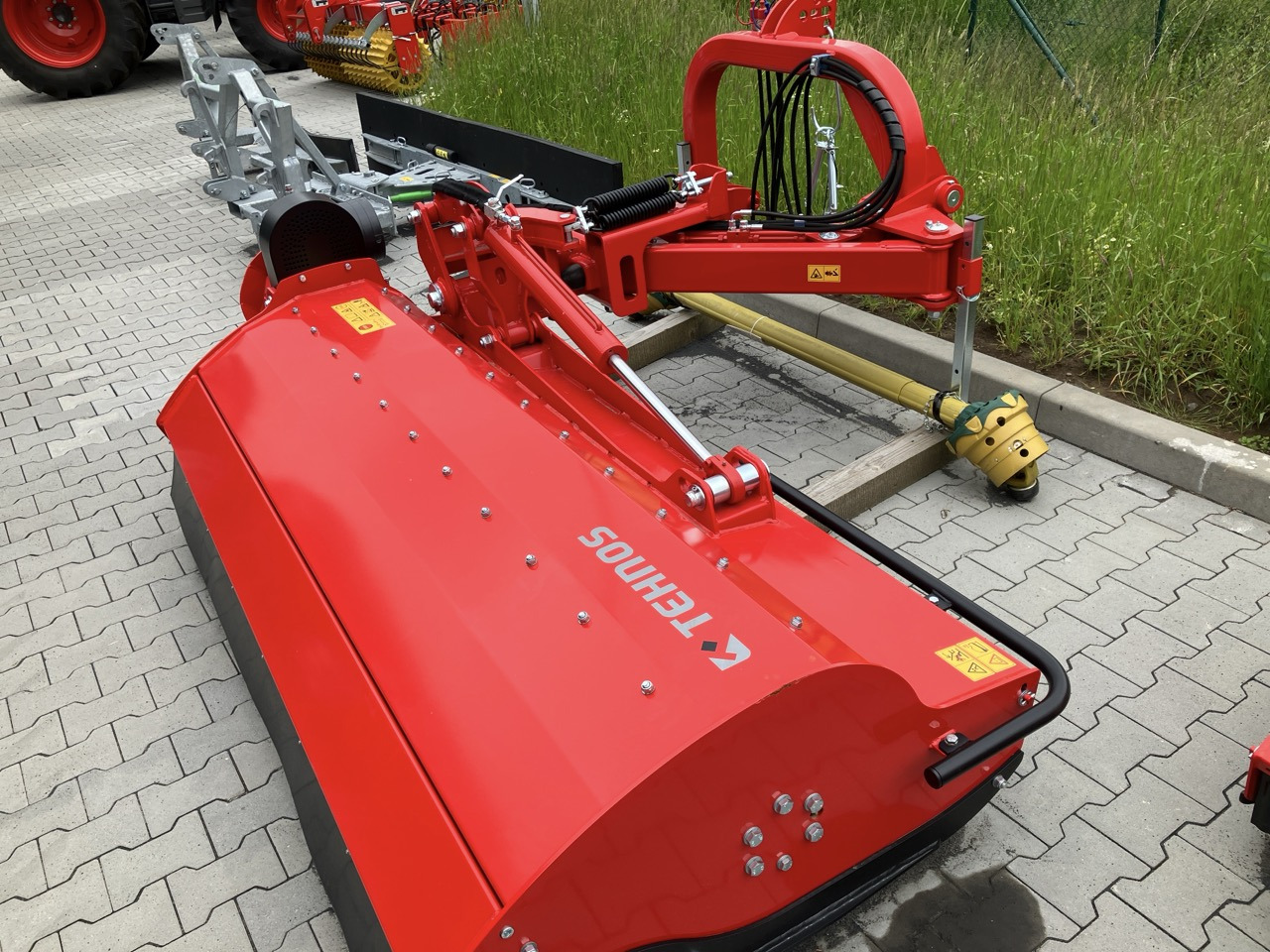 Tehnos Mulcher MB 220R PROFI LW - التقطيع جزازة: صور 1 Tehnos Mulcher MB 220R PROFI LW - التقطيع جزازة: صور 1