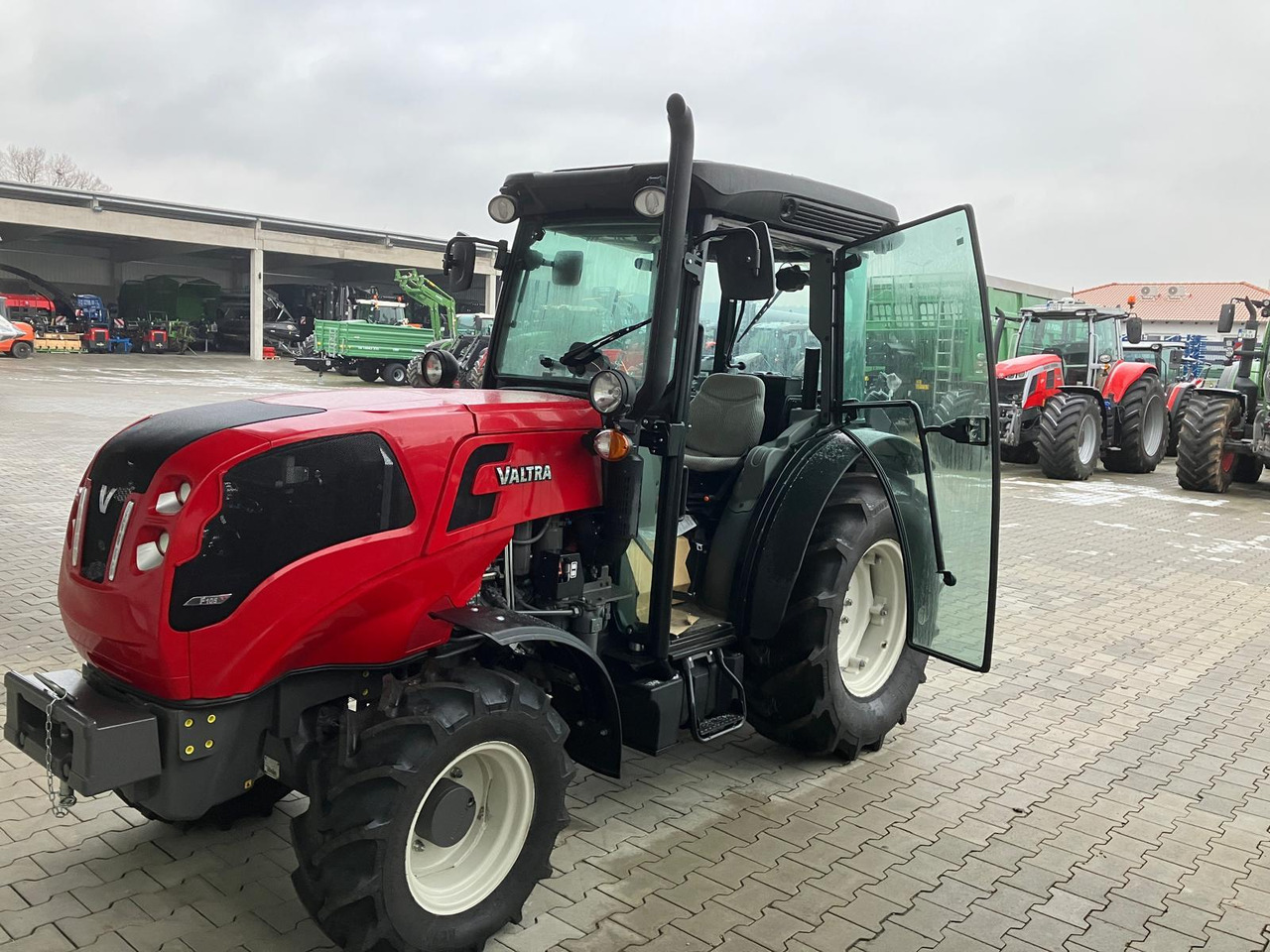 Valtra F105N St5 - جرار: صور 1 Valtra F105N St5 - جرار: صور 1