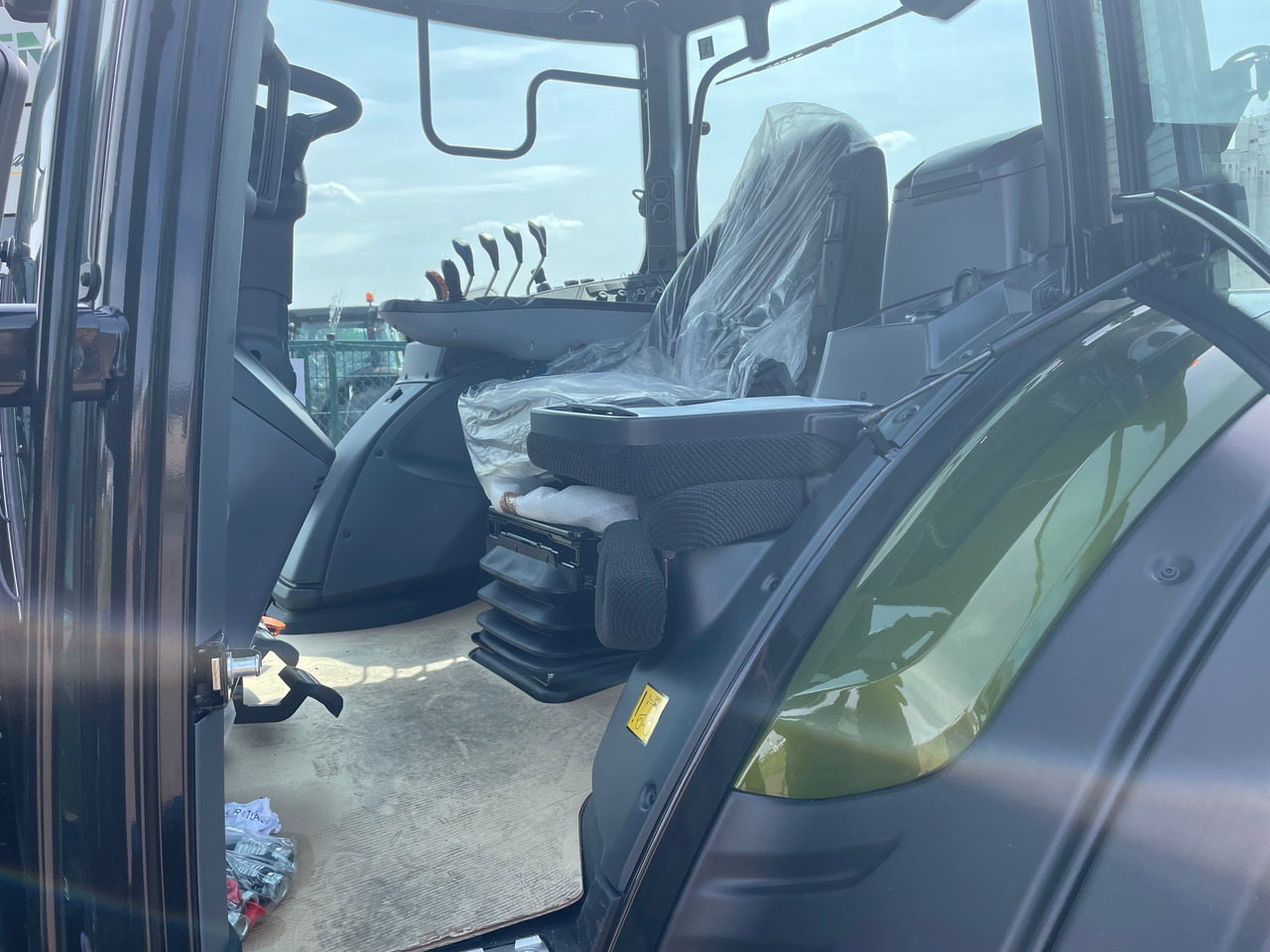 Valtra N155 EA 2B1 - جرار: صور 3 Valtra N155 EA 2B1 - جرار: صور 3