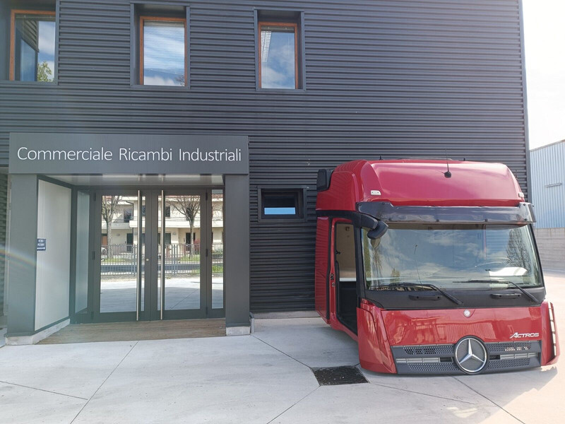 Mercedes-Benz ACTROS MP4 - الكابينة والداخلية - شاحنة: صور 2 Mercedes-Benz ACTROS MP4 - الكابينة والداخلية - شاحنة: صور 2