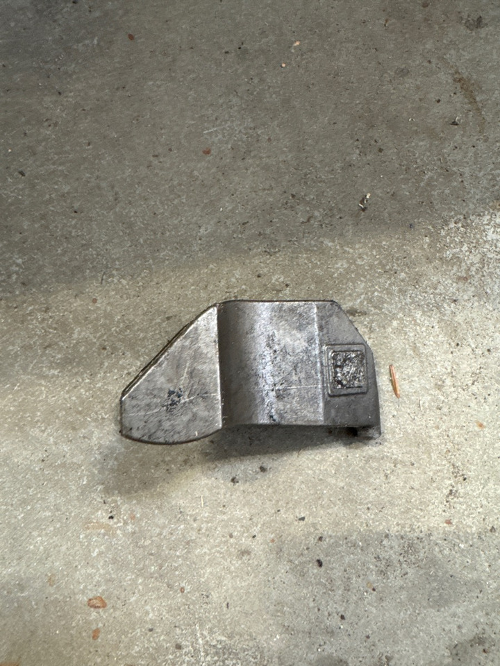 DAF BRACKET INJEKTOR 1791123 - المحرك و قطع الغيار - شاحنة: صور 1 DAF BRACKET INJEKTOR 1791123 - المحرك و قطع الغيار - شاحنة: صور 1