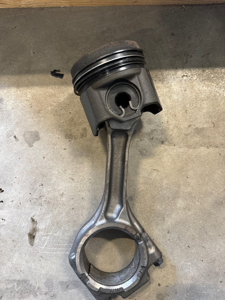 DAF CONROD 2104874 + PISTONS 2132582 - المحرك و قطع الغيار - شاحنة: صور 1 DAF CONROD 2104874 + PISTONS 2132582 - المحرك و قطع الغيار - شاحنة: صور 1