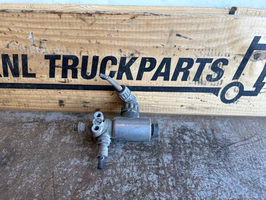 EKERI WABCO VALVE 4721726000 - صمام - مقطورة: صور 1 EKERI WABCO VALVE 4721726000 - صمام - مقطورة: صور 1