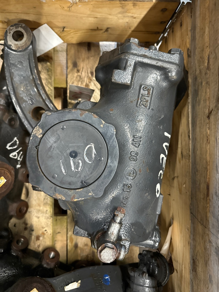IVECO STEERING GEAR 41028790 - قيادة السيارة - شاحنة: صور 1 IVECO STEERING GEAR 41028790 - قيادة السيارة - شاحنة: صور 1