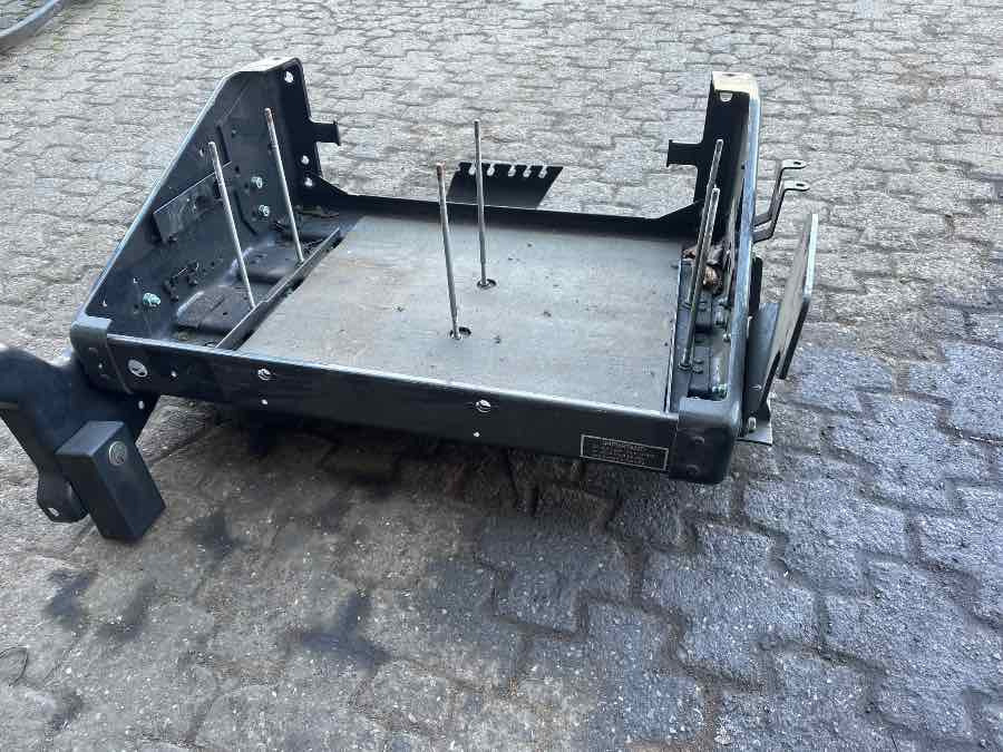 MAN BATTERY BOX 81.41860-5408 - الإطار/ الشاسيه - شاحنة: صور 1 MAN BATTERY BOX 81.41860-5408 - الإطار/ الشاسيه - شاحنة: صور 1