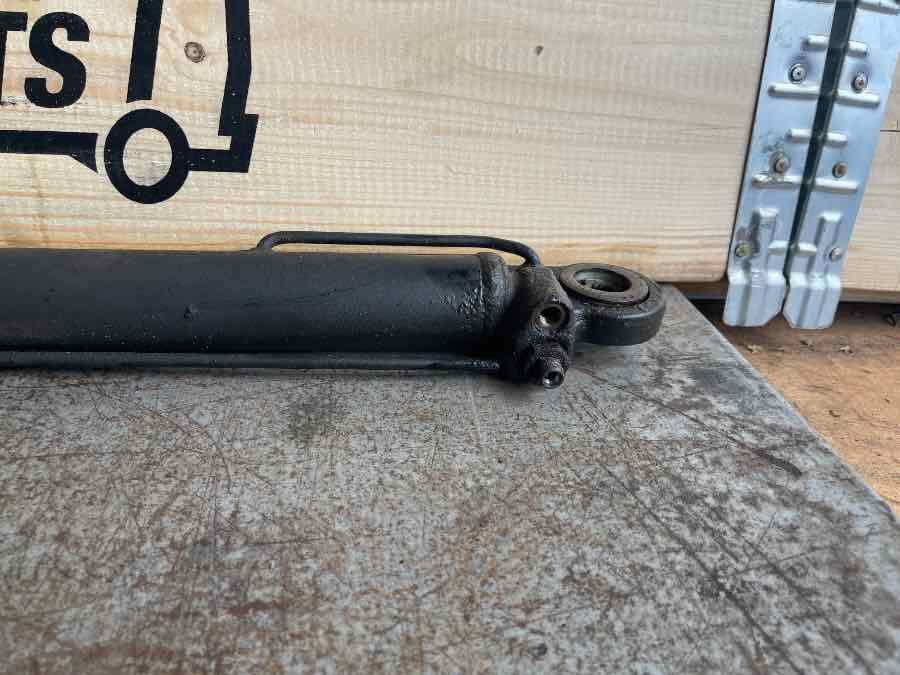 MAN CABINE TILT CYLINDER 81.41723-6137 - الكابينة والداخلية - شاحنة: صور 2 MAN CABINE TILT CYLINDER 81.41723-6137 - الكابينة والداخلية - شاحنة: صور 2