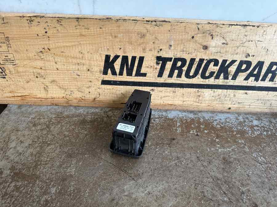 MAN ECU DOOR 81.25806-7107 - الكابينة والداخلية - شاحنة: صور 2 MAN ECU DOOR 81.25806-7107 - الكابينة والداخلية - شاحنة: صور 2