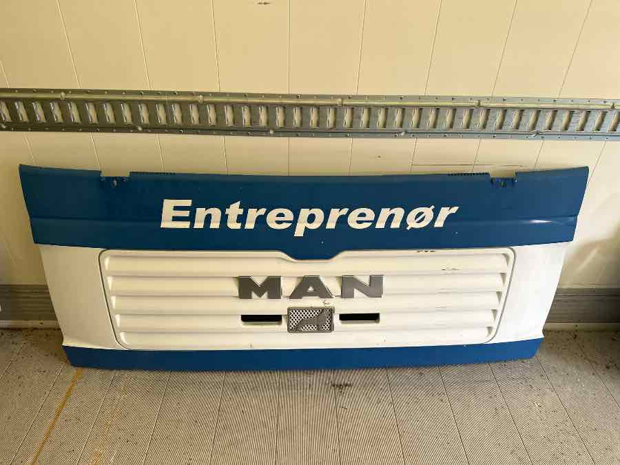 MAN FRONT GRILL 81.61110-0063 - هيكل السيارة الخارجية - شاحنة: صور 1 MAN FRONT GRILL 81.61110-0063 - هيكل السيارة الخارجية - شاحنة: صور 1