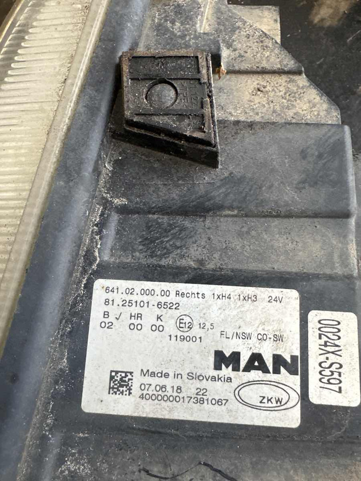 MAN LAMP 81.25101-6522 - أضواء - شاحنة: صور 2 MAN LAMP 81.25101-6522 - أضواء - شاحنة: صور 2