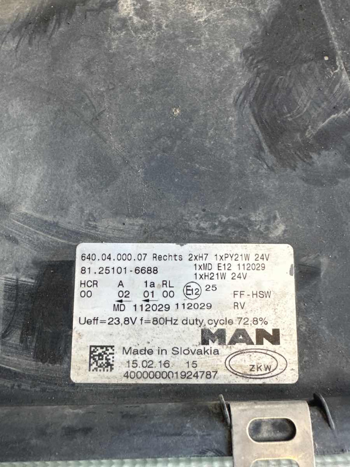 MAN LAMP 81.25101-6688 - أضواء - شاحنة: صور 2 MAN LAMP 81.25101-6688 - أضواء - شاحنة: صور 2