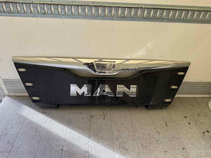 MAN MIDDEL FRONT PANEL 81.61150-6094 - هيكل السيارة الخارجية - شاحنة: صور 1 MAN MIDDEL FRONT PANEL 81.61150-6094 - هيكل السيارة الخارجية - شاحنة: صور 1