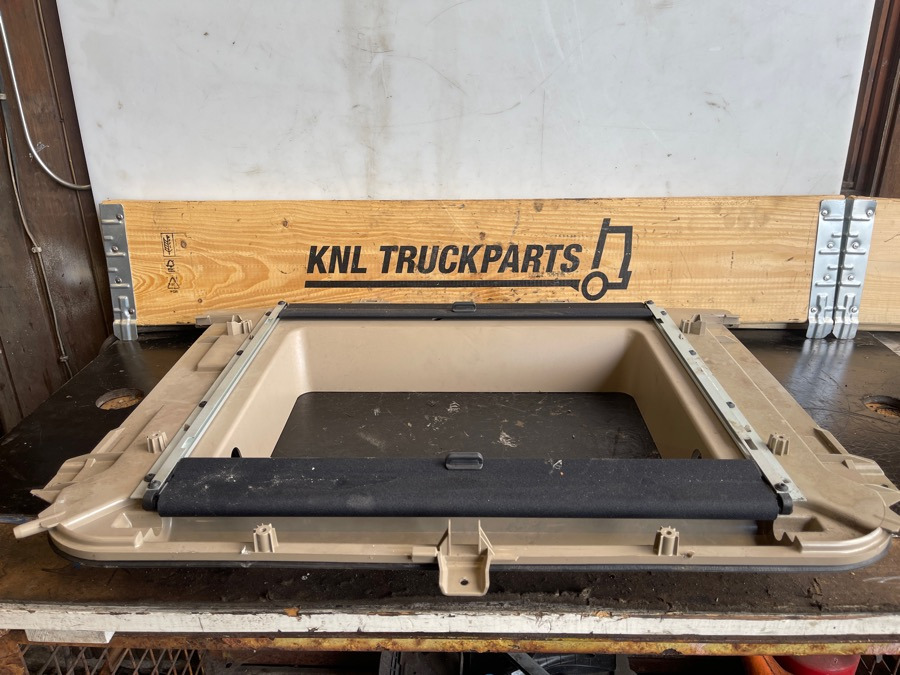 MERCEDES ROOF HATCH BLIND A9607801409 - الكابينة والداخلية - شاحنة: صور 1 MERCEDES ROOF HATCH BLIND A9607801409 - الكابينة والداخلية - شاحنة: صور 1