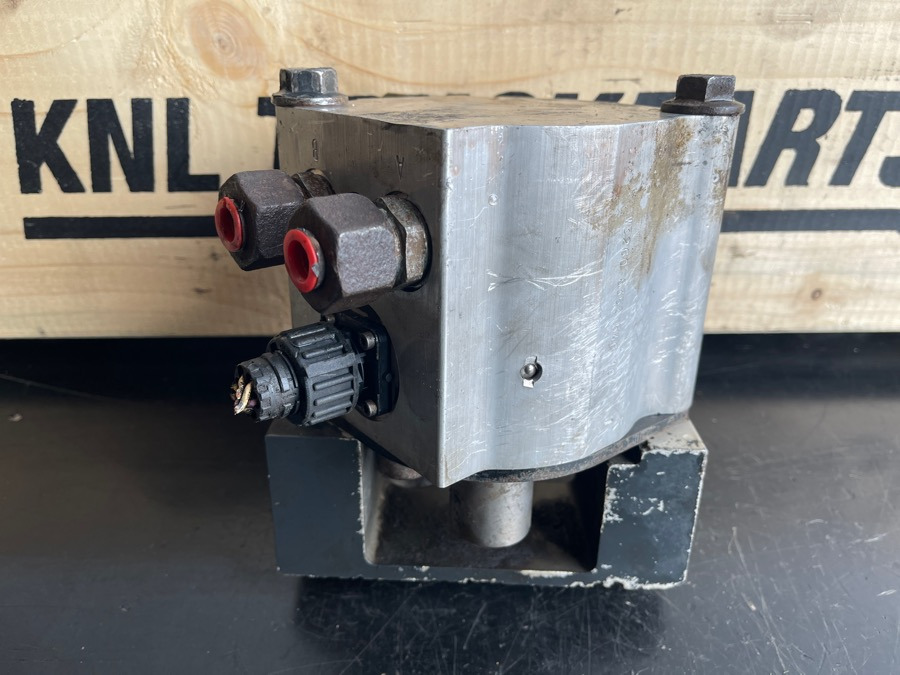 MERCEDES STEERING VALVE A9604600484 - صمام الفرامل - شاحنة: صور 2 MERCEDES STEERING VALVE A9604600484 - صمام الفرامل - شاحنة: صور 2