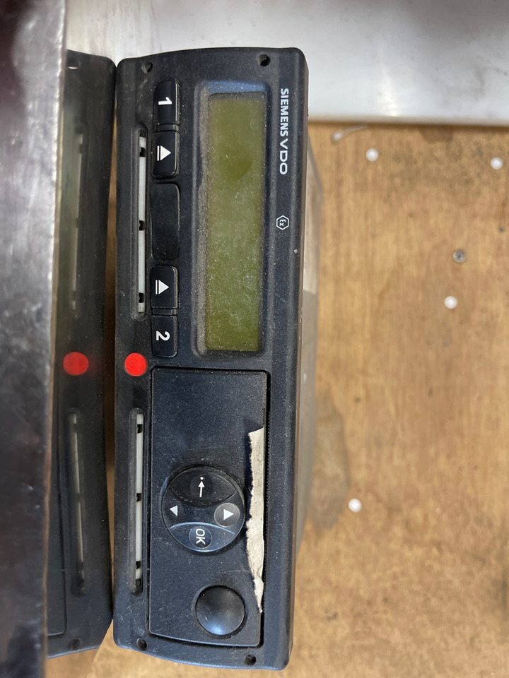 MERCEDES Tachograph A0014462033 /003 1381.2070000039A - الكابينة والداخلية - شاحنة: صور 2 MERCEDES Tachograph A0014462033 /003 1381.2070000039A - الكابينة والداخلية - شاحنة: صور 2