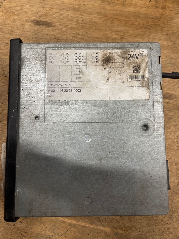 MERCEDES Tachograph A0014462033 /003 1381.2070000039A - الكابينة والداخلية - شاحنة: صور 1 MERCEDES Tachograph A0014462033 /003 1381.2070000039A - الكابينة والداخلية - شاحنة: صور 1