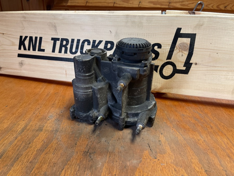 MERCEDES VALVE A0004318913 - صمام الفرامل - شاحنة: صور 2 MERCEDES VALVE A0004318913 - صمام الفرامل - شاحنة: صور 2