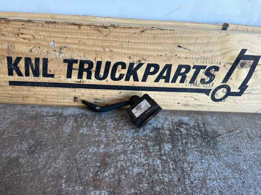 RENAULT LEVER SWITCH 7421709003 - الكابينة والداخلية - شاحنة: صور 2 RENAULT LEVER SWITCH 7421709003 - الكابينة والداخلية - شاحنة: صور 2