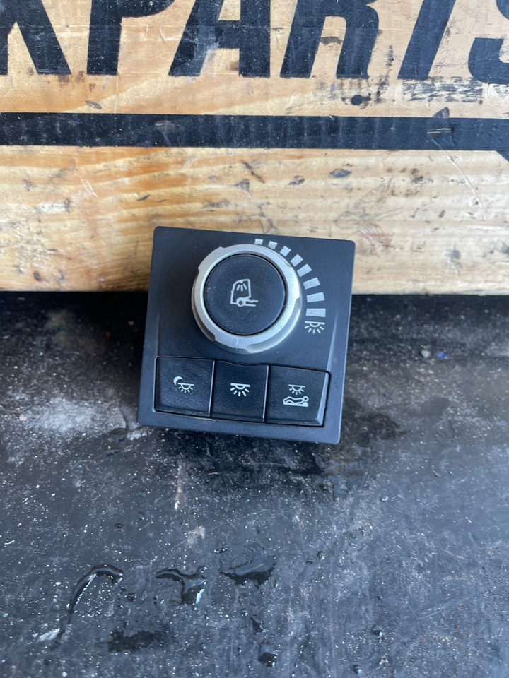 RENAULT SWITCH LIGHT 7421995058 - الكابينة والداخلية - شاحنة: صور 1 RENAULT SWITCH LIGHT 7421995058 - الكابينة والداخلية - شاحنة: صور 1