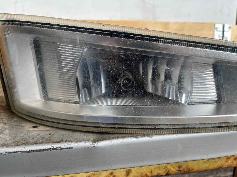 VOLVO FOG LAMP 22332592 RH - أضواء - شاحنة: صور 4 VOLVO FOG LAMP 22332592 RH - أضواء - شاحنة: صور 4