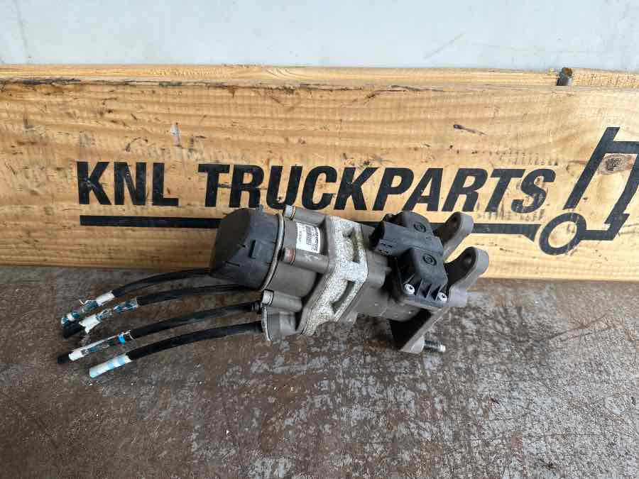 VOLVO FOOT BRAKE VALVE 21390592 - صمام الفرامل - شاحنة: صور 1 VOLVO FOOT BRAKE VALVE 21390592 - صمام الفرامل - شاحنة: صور 1