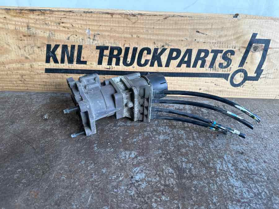 VOLVO FOOT BRAKE VALVE 21390592 - صمام الفرامل - شاحنة: صور 2 VOLVO FOOT BRAKE VALVE 21390592 - صمام الفرامل - شاحنة: صور 2