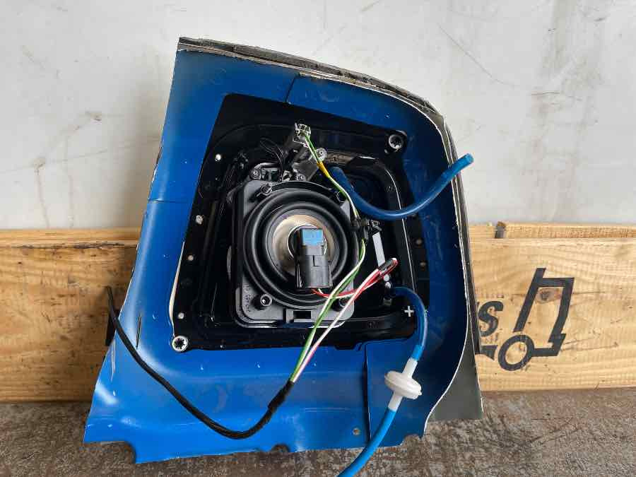VOLVO FRONT LAMPE ROOF 82145721 - أضواء - شاحنة: صور 2 VOLVO FRONT LAMPE ROOF 82145721 - أضواء - شاحنة: صور 2