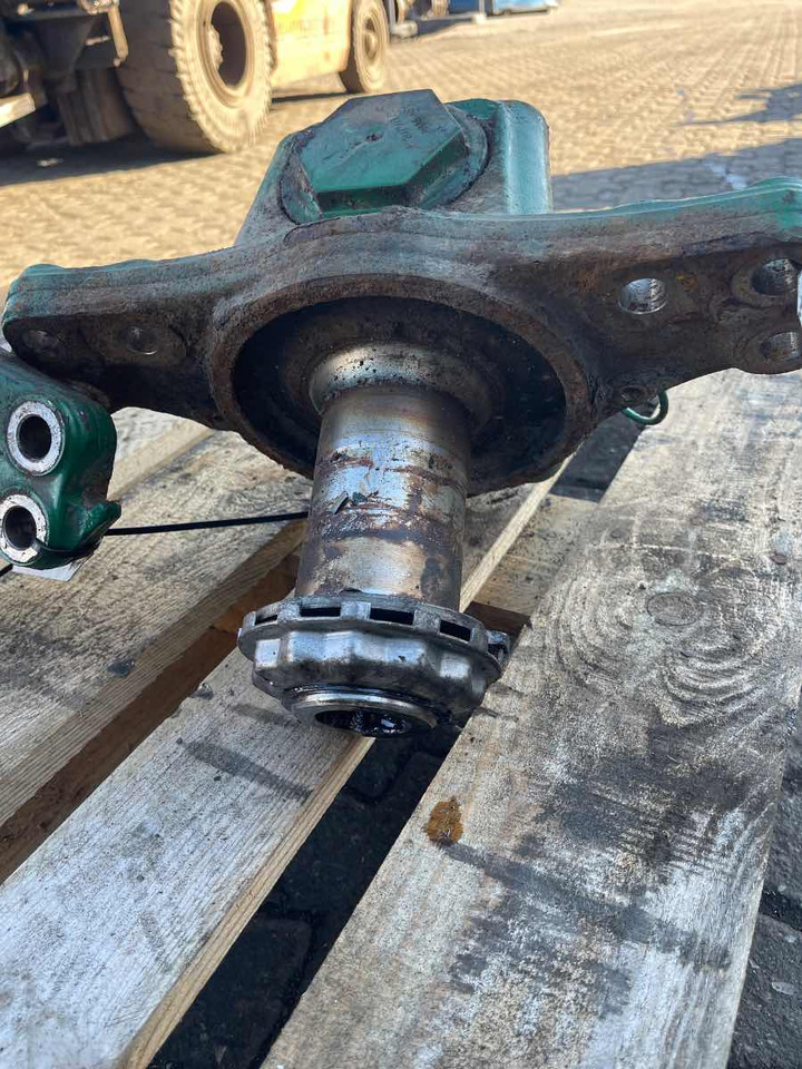 VOLVO STEERING KNUCKLE 21700330 - مفصل التوجيه - شاحنة: صور 2 VOLVO STEERING KNUCKLE 21700330 - مفصل التوجيه - شاحنة: صور 2