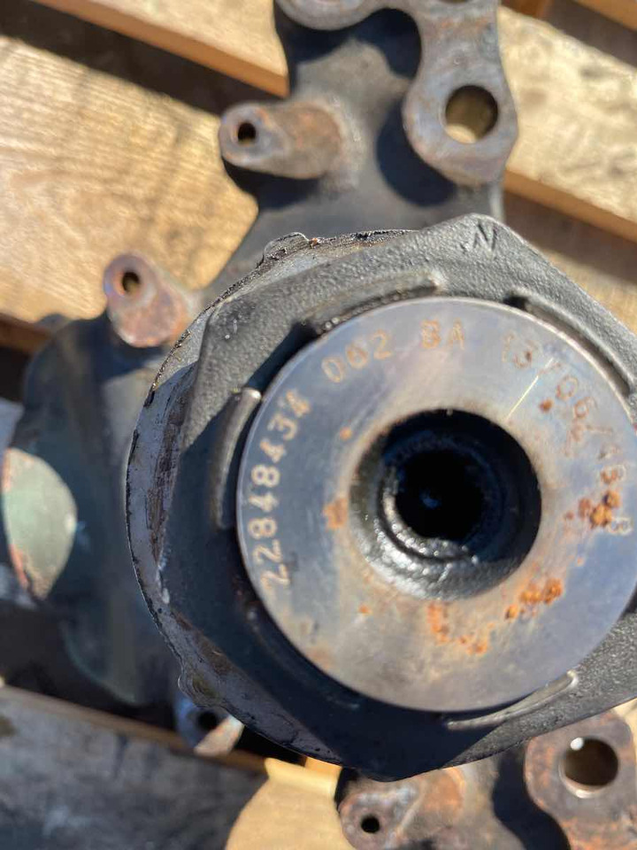VOLVO STEERING KNUCKLE 22848434 - مفصل التوجيه - شاحنة: صور 2 VOLVO STEERING KNUCKLE 22848434 - مفصل التوجيه - شاحنة: صور 2