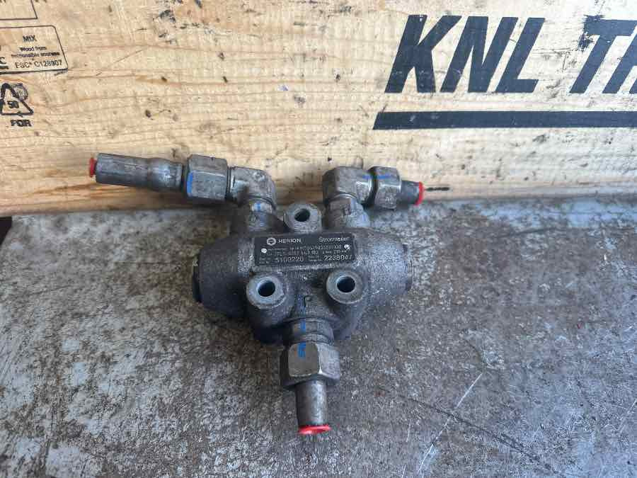 VOLVO STEERING VALVE 20757513 - صمام الفرامل - شاحنة: صور 2 VOLVO STEERING VALVE 20757513 - صمام الفرامل - شاحنة: صور 2