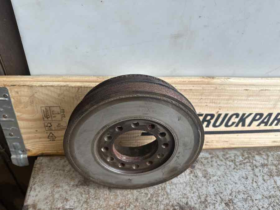 VOLVO VIBRATION DAMPER 20907364 - المحرك و قطع الغيار - شاحنة: صور 1 VOLVO VIBRATION DAMPER 20907364 - المحرك و قطع الغيار - شاحنة: صور 1