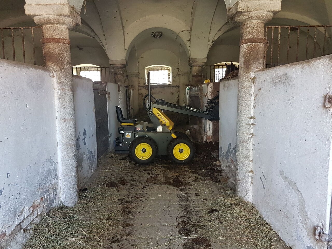 Tur Poland Mini Loader TUR N 520 Mini Hoflader Kompaktlader Briggs&Stratton - شيول صغير: صور 4 Tur Poland Mini Loader TUR N 520 Mini Hoflader Kompaktlader Briggs&Stratton - شيول صغير: صور 4