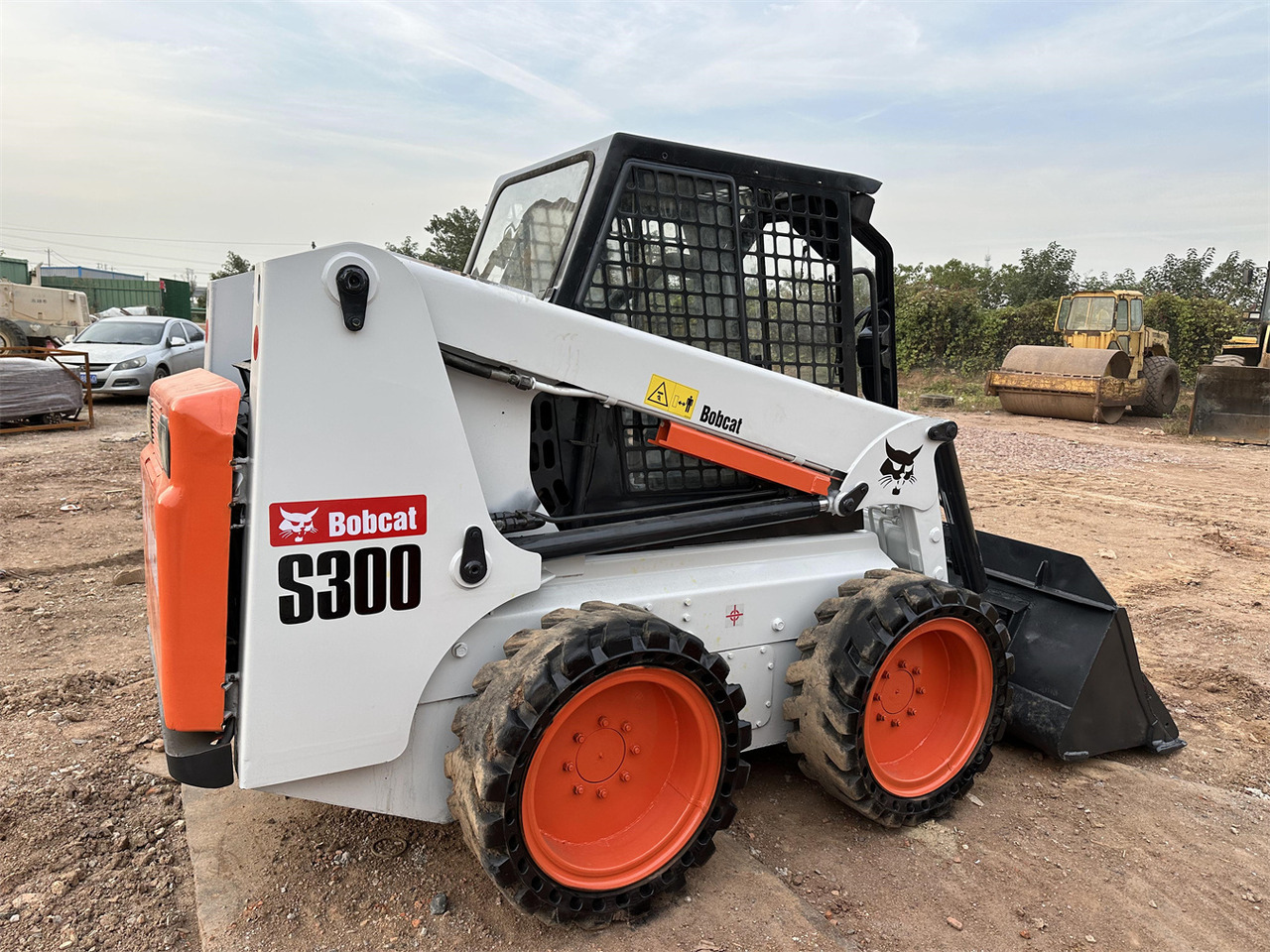 BOBCAT S300 - شيول صغير: صور 5 BOBCAT S300 - شيول صغير: صور 5