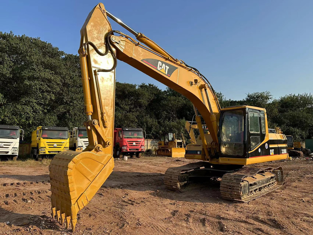 CAT 320B excavator - حفارات زحافة: صور 5 CAT 320B excavator - حفارات زحافة: صور 5