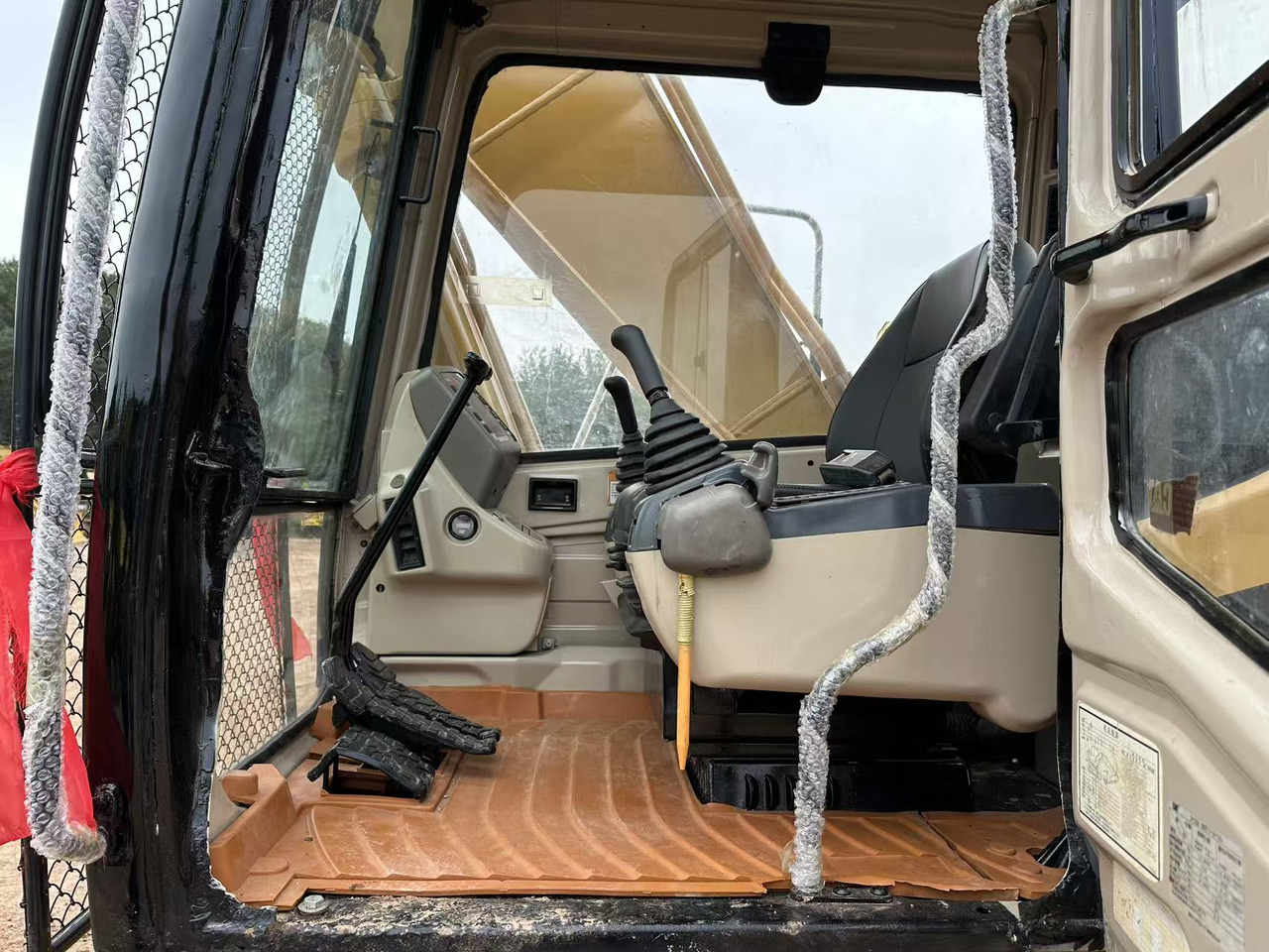 CAT 320B excavator - حفارات زحافة: صور 5 CAT 320B excavator - حفارات زحافة: صور 5