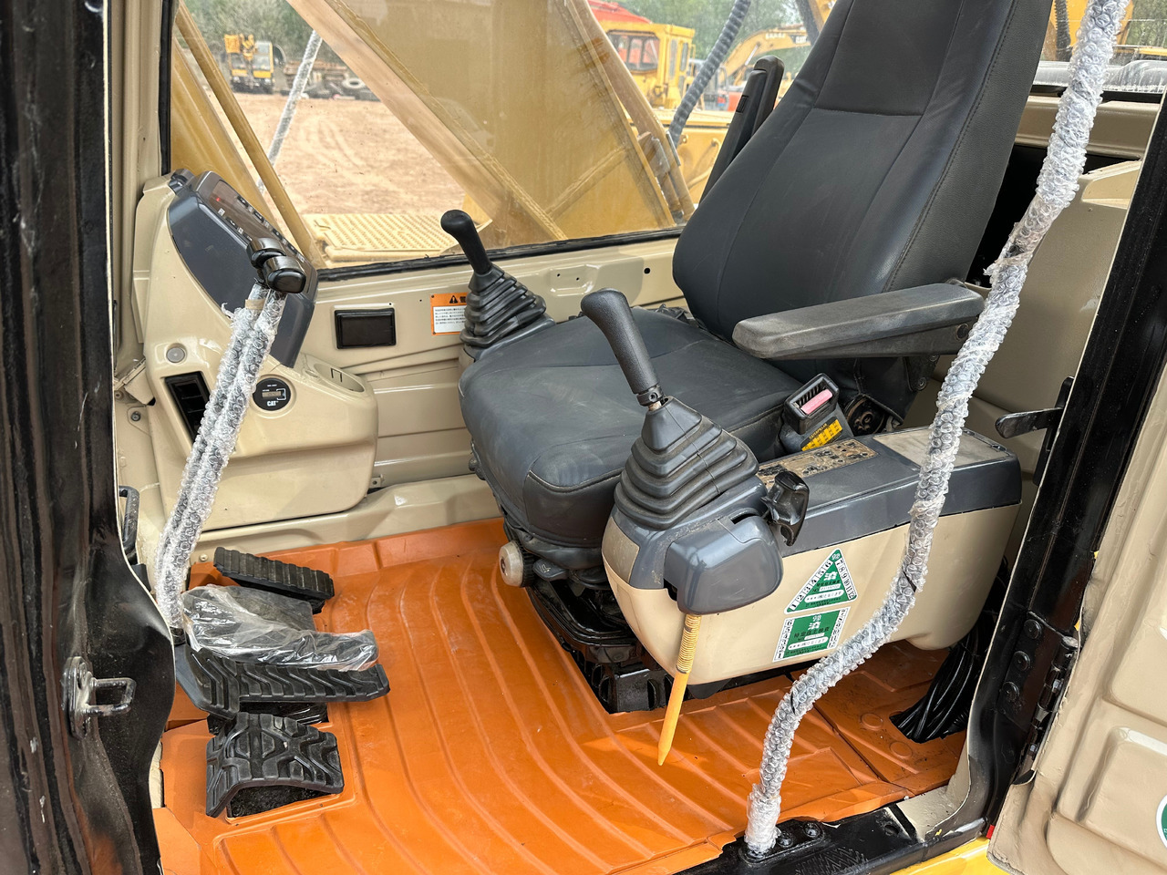 حفارات زحافة CAT 320BL crawler excavator: صور 8 حفارات زحافة CAT 320BL crawler excavator: صور 8