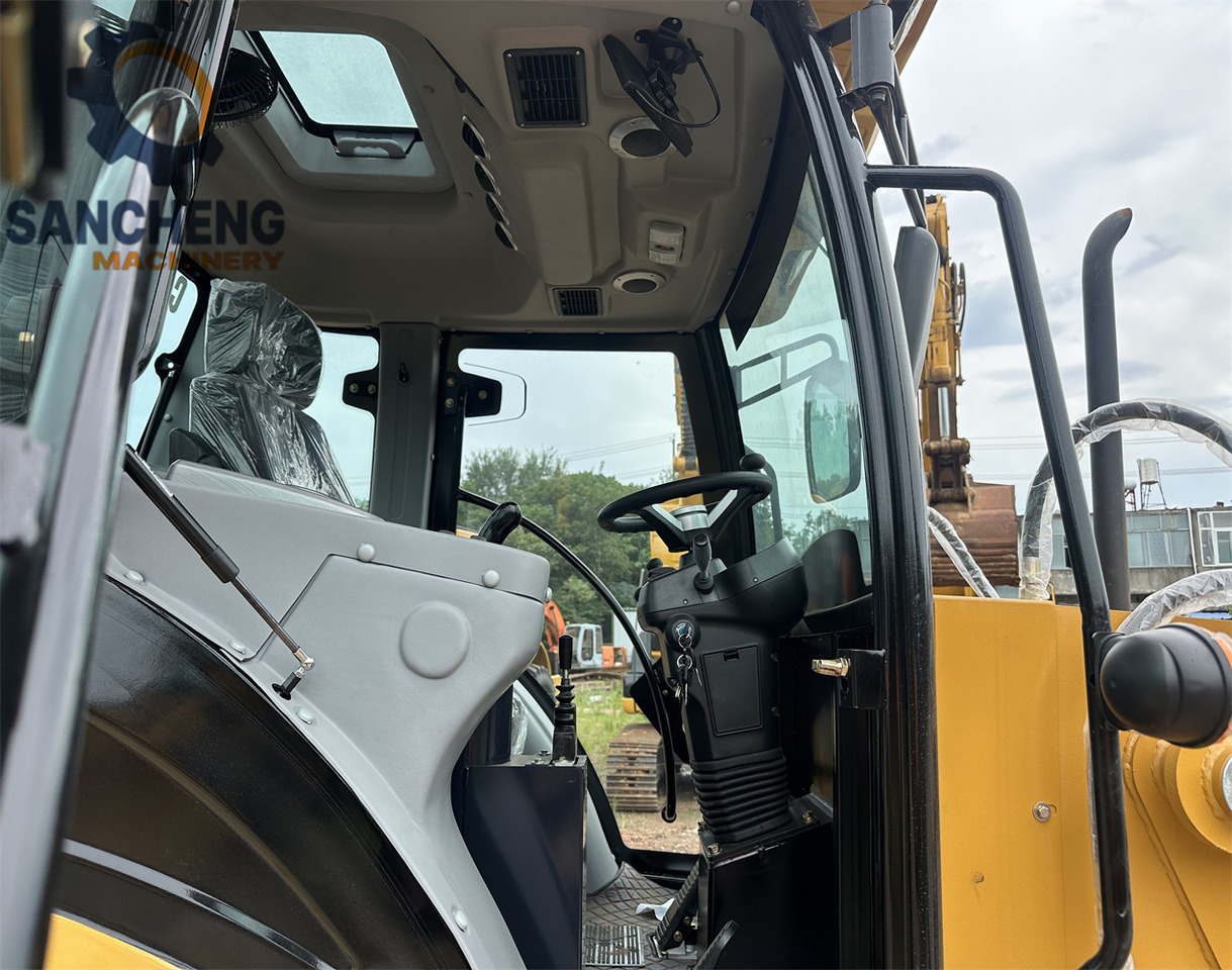 CAT 432F - حفار متعدد الاستخدام: صور 5 CAT 432F - حفار متعدد الاستخدام: صور 5