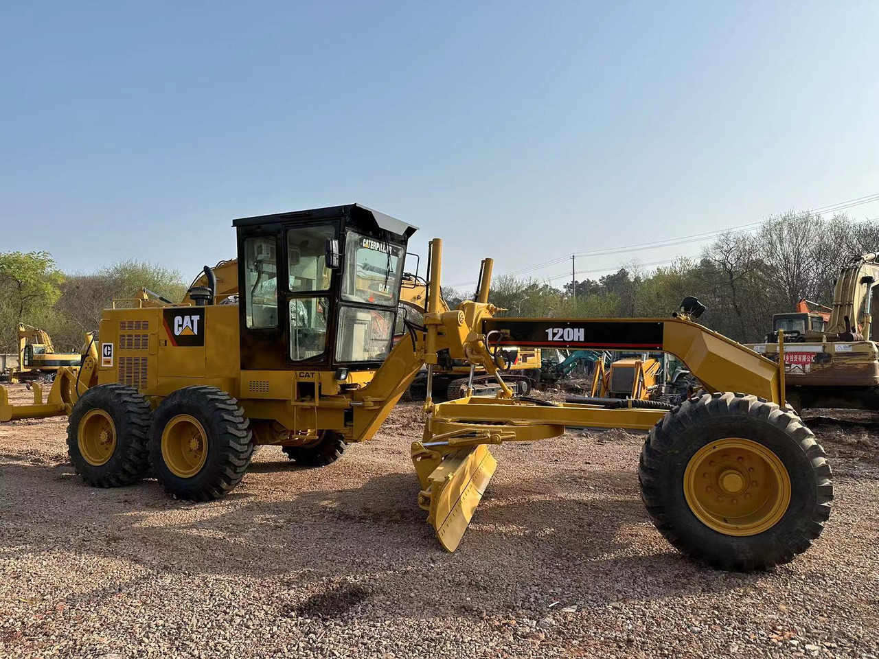 CATERPILLAR 120H motor grader - آلة تسوية الأرض: صور 5 CATERPILLAR 120H motor grader - آلة تسوية الأرض: صور 5