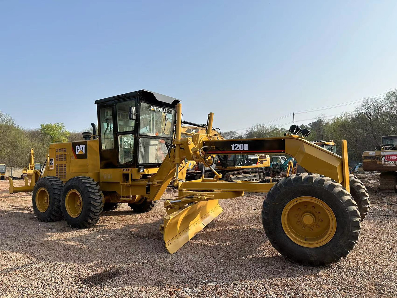 CATERPILLAR 120H motor grader - آلة تسوية الأرض: صور 1 CATERPILLAR 120H motor grader - آلة تسوية الأرض: صور 1
