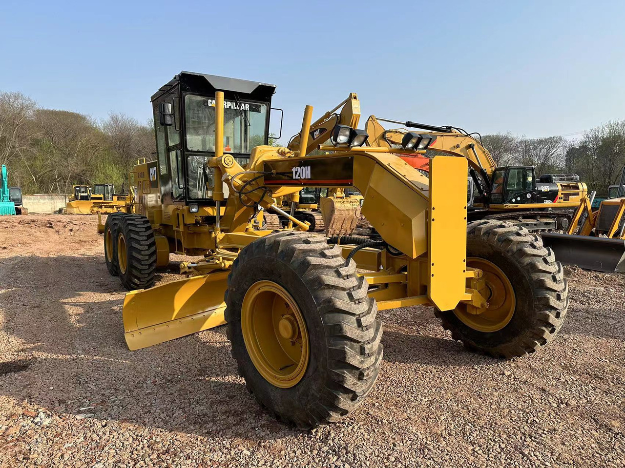 CATERPILLAR 120H motor grader - آلة تسوية الأرض: صور 4 CATERPILLAR 120H motor grader - آلة تسوية الأرض: صور 4