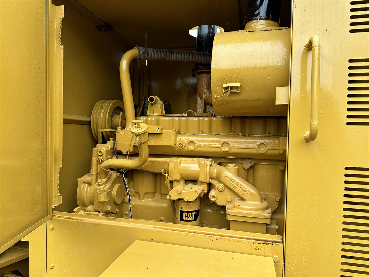 آلة تسوية الأرض CATERPILLAR 140H motor grader: صور 9