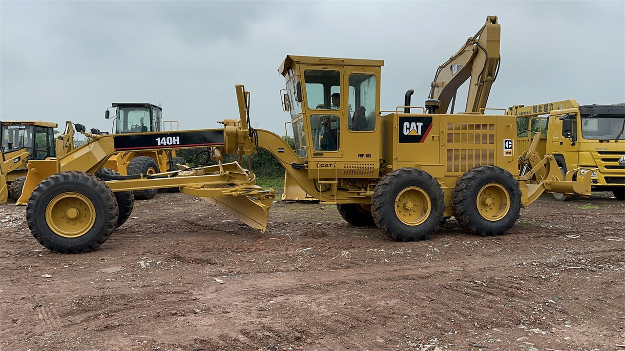 CATERPILLAR 140H motor grader - آلة تسوية الأرض: صور 4 CATERPILLAR 140H motor grader - آلة تسوية الأرض: صور 4