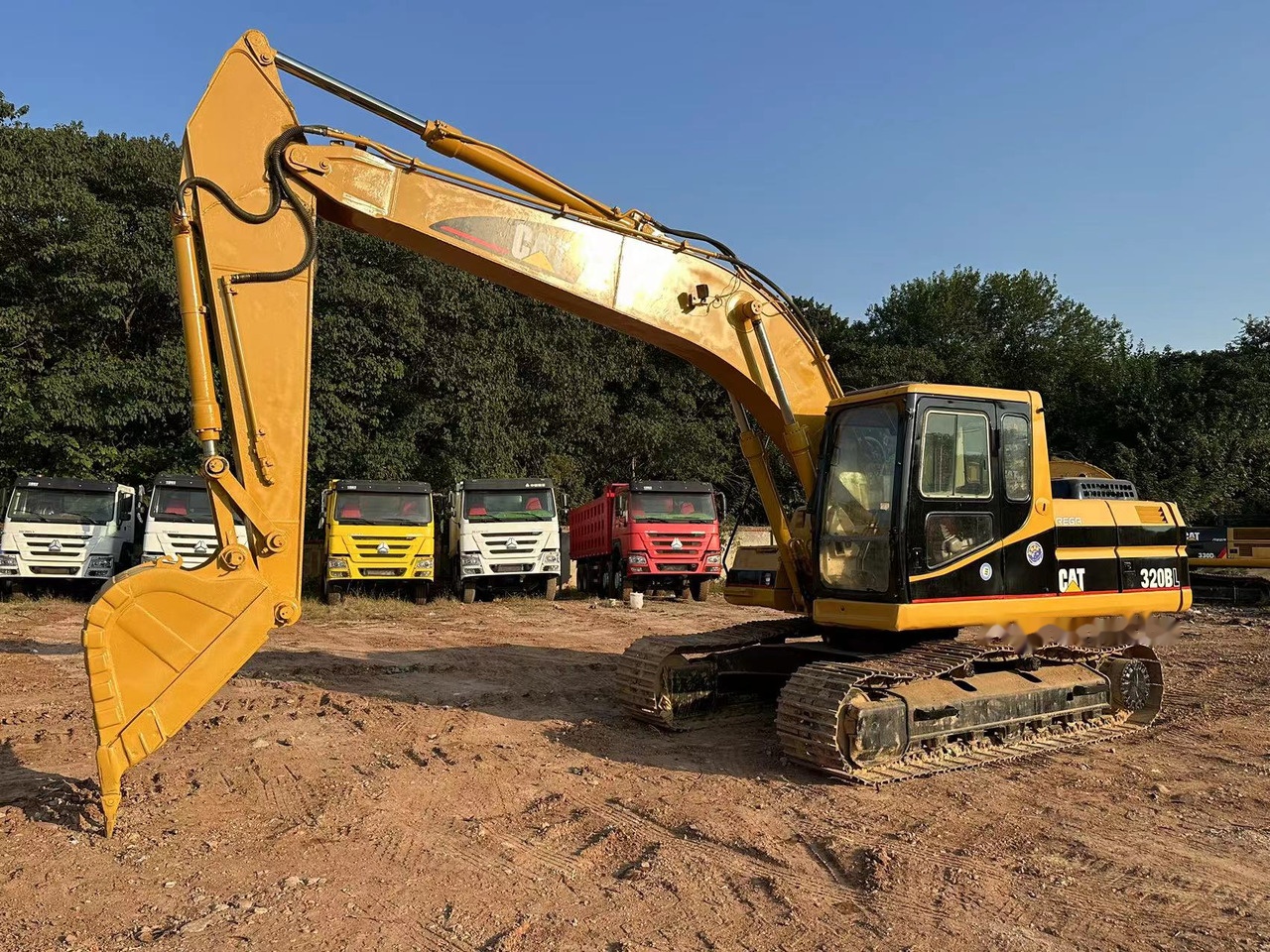 CATERPILLAR 320BL - حفارات زحافة: صور 1 CATERPILLAR 320BL - حفارات زحافة: صور 1