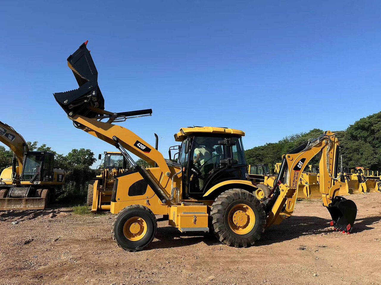 CATERPILLAR 420F2 - حفار متعدد الاستخدام: صور 5 CATERPILLAR 420F2 - حفار متعدد الاستخدام: صور 5