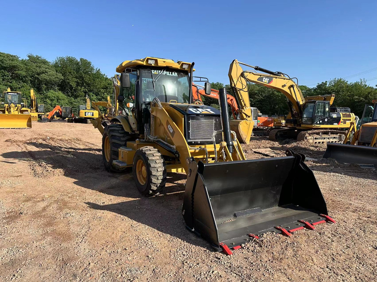 CATERPILLAR 420F2 - حفار متعدد الاستخدام: صور 3 CATERPILLAR 420F2 - حفار متعدد الاستخدام: صور 3
