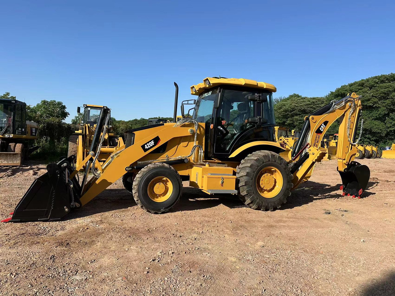 CATERPILLAR 420F2 - حفار متعدد الاستخدام: صور 4 CATERPILLAR 420F2 - حفار متعدد الاستخدام: صور 4